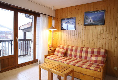 Neat and convenient studio in ski to door residence