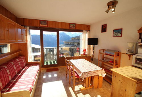 Charming nicely decorated studio in ski to door residence