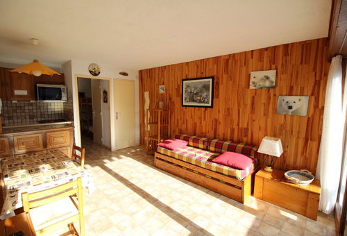 Spacious and nicely decorated studio in ski to door residence
