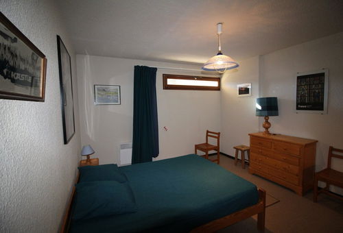 Spacious well-equipped duplex with 2 bedrooms and 2 bathrooms, in ski to door...