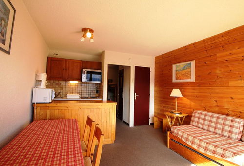 Spacious well-equipped studio, in calm ski to door residence