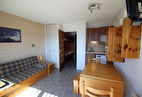 Cosy and convenient studio in calm ski to door residence.