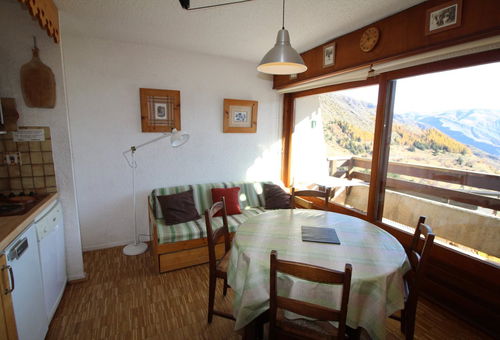 Nicely decorated apartment in calm ski to door residence close to all amenities