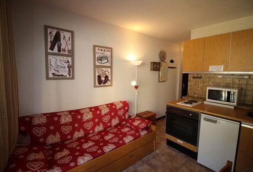 Nicely decorated cosy studio with a bedroom, in calm residence