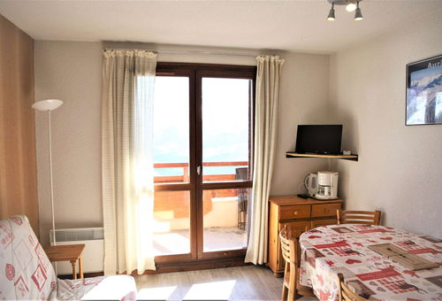 Cosy studio with a double bed bedroom, in calm residence 300 metres from the...