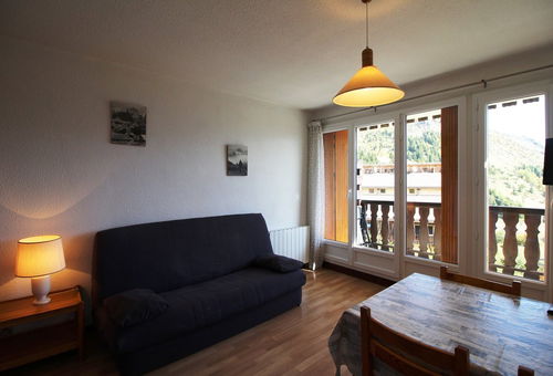 Nice and cosy studio in small, calm, ski to door residence