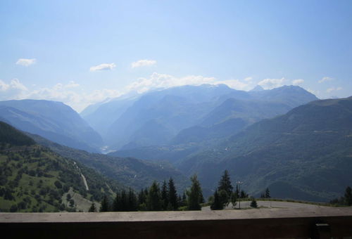 Nicely decorated apartment in calm ski to door residence close to all amenities