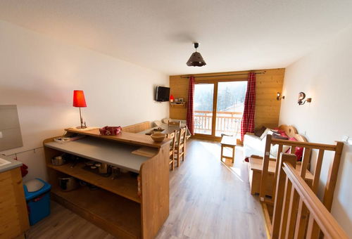 Vars Les Claux (05) - top of resort - LES CHALETS DES...