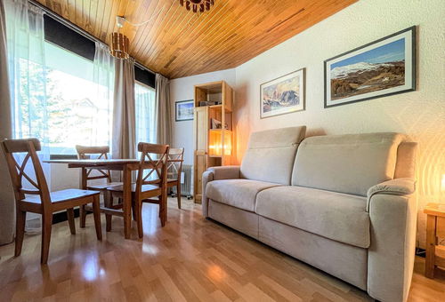 Vars Les Claux (05) - Resort center, Point Show sector - Residence Le...