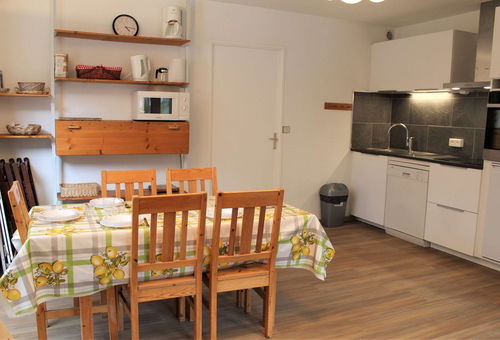Vars Les Claux (05) - Ski Soleil Residence - resort center Apartment 2...
