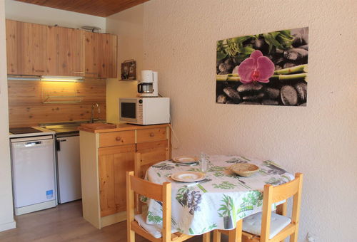 Vars Les Claux (05) - Residence Les Ecrins 4 - At the foot of the slopes and...