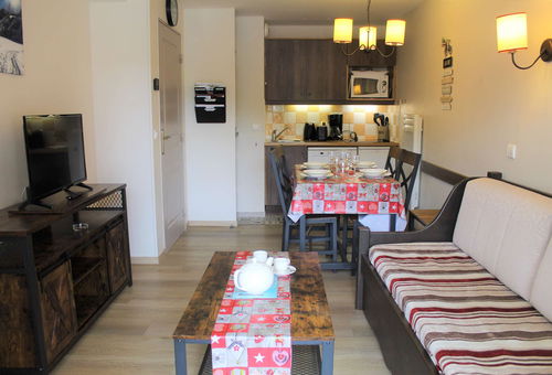 Vars Les Claux (05) - Resort center - Point Show sector - Residence...