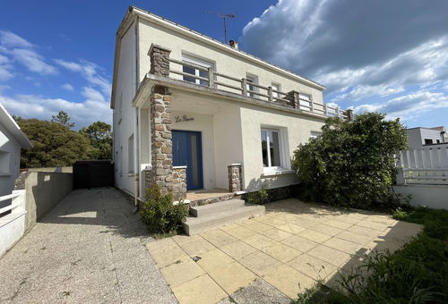 Saint Jean de Monts (85) - Area near pedestrian street and small market of...