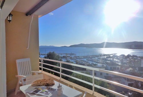 LE LAVANDOU (83) - CENTER - LE MARBELLO TWO-ROOM APARTMENT - 45 m²...