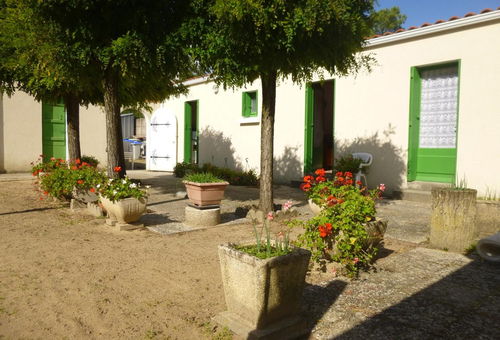 Saint Jean de Monts (85) - Route des Sables district 
3-room house -...