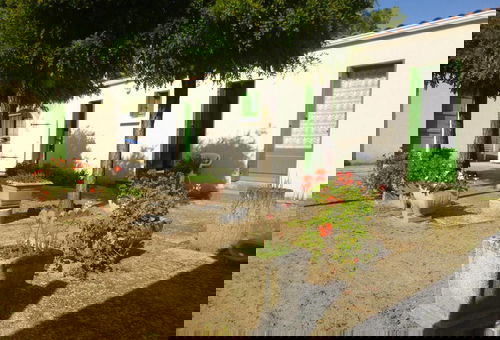 Saint Jean de Monts (85) - Route des Sables district 
3-room house -...