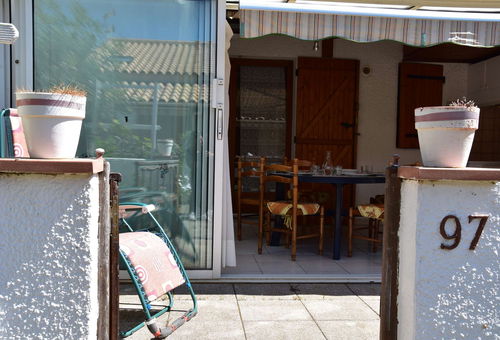 Gruissan (11) - Ayguades - Residence Les Hameaux de la plage. Pavilion 3...