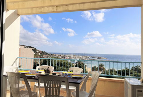 Le Lavandou (83) - City center - La Méridienne 3-room apartment in...