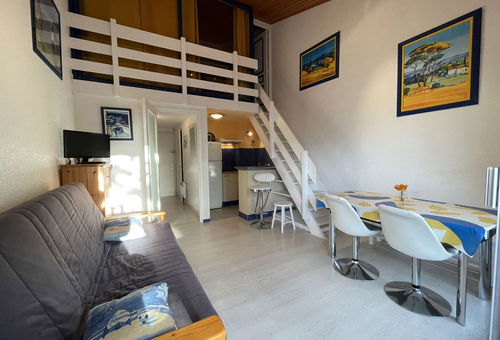 Saint Jean de Monts (85) - Small beach market area 
Mezzanine studio...