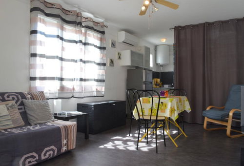Banyuls sur Mer (66) - Town center - Avenue De Gaulle Studio apartment -...