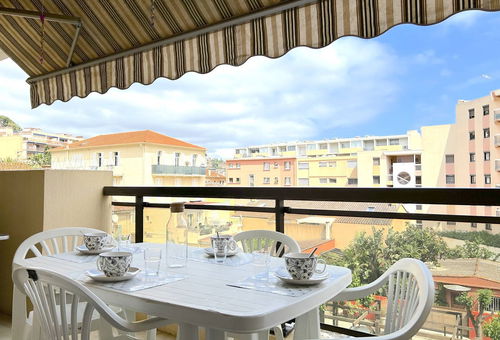 Le Lavandou (83) - Center - Le St James 2-room apartment with sleeping area -...