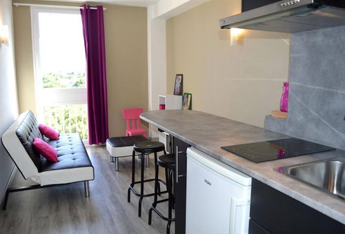 Residence of 8 floors, located in a quiet residential direct access to the...