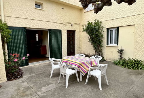 Pavilion 56 m²: 5, Avenue de Madeloc  at 200 meters beach. Retail and car...