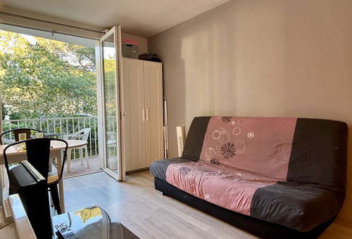 Residence of 3 floors located between 100 and 300 meters from the beach in a...