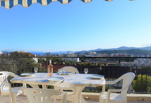 Le Lavandou (83) - Center - Apartment in small residence Apartment 3...