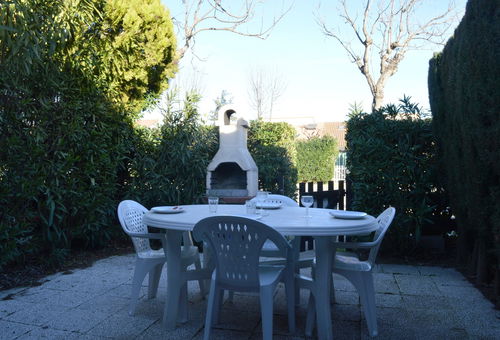 Together with pool pavilion and parking 
700m from the beach in a quiet,...