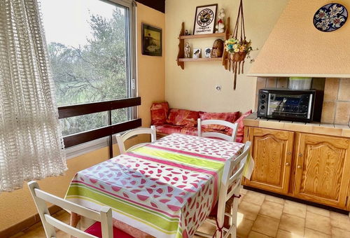 Group homes for a small stage with parking, swimming pool and tennis courts,...