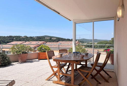 LE LAVANDOU (83) - QUARTIER DU GRAND JARDIN - LE RIVIERA  Appartement - 35 m²...