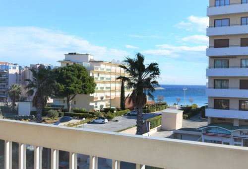 LE LAVANDOU (83) - GRANDE PLAGE - LES DAUPHINS STUDIO - approximately 30 m²...