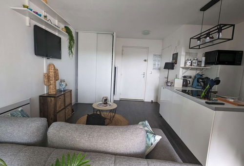 LARGE TERRACE AND DIRECT ACCESS TO THE BEACH 