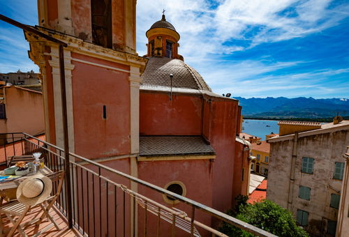 Appart vue mer, au coeur de la ville de Calvi.