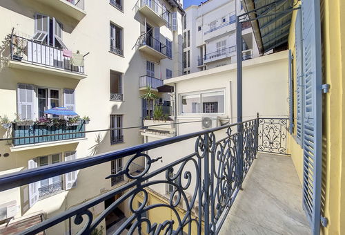 A pleasant fully air-conditioned 2-room apartment with a charming balcony.