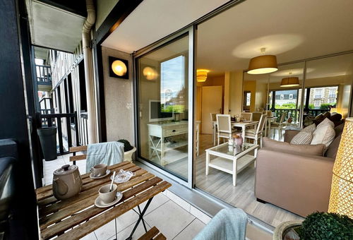 Appartement avec balcon sur la Place Morny - Deauville