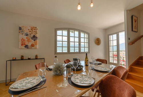 Located on the first heights of Sevrier, 650m from Lake Annecy