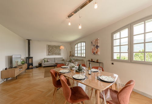 Located on the first heights of Sevrier, 650m from Lake Annecy