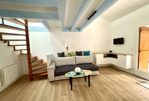 Welcoming comfortably 4 people.