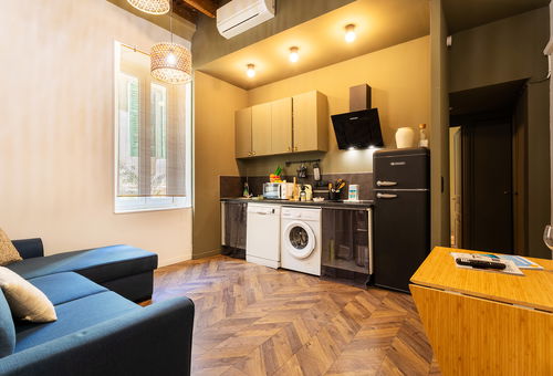 Apartment located in the city center of Nice close to the Beaches