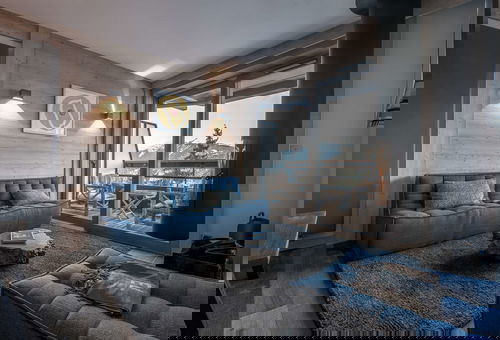 Warm and design apartment, ideally located in the center of the resort and...