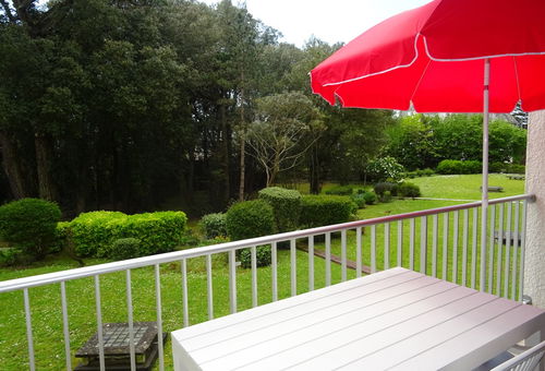 Situation idéale, tout à pieds, plage du Nau, bois, port et commerces.