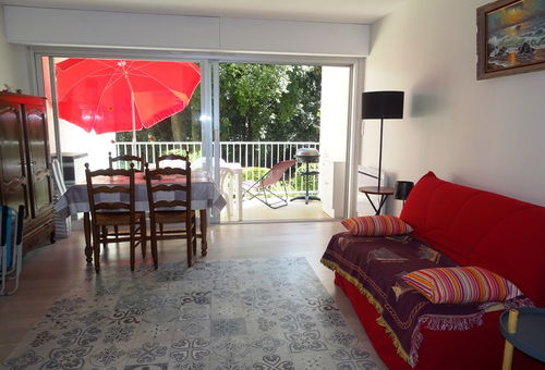 Ideal location, within walking distance, Nau beach, woods, port and shops.