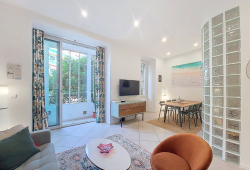 This attractive apartment has been completely refurbished and can accommodate...