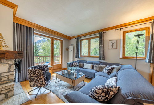 3 rooms with luxury cabin of 75m2 which can accommodate 6 people...