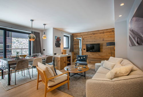 Three rooms of 58 m2 which can accommodate 4 people On the 2nd floor of the...