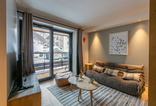 Three rooms of 42m2 which can accommodate 4 people On the 1st floor of the...