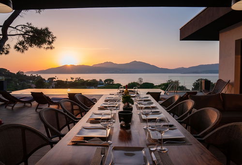 Exceptionnelle vue mer pour cette villa à louer sur Porto Vecchio.