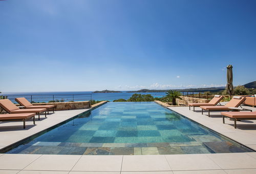 750 m from Caramontinu beach near Pinarello in Sainte Lucie de Porto-Vecchio.